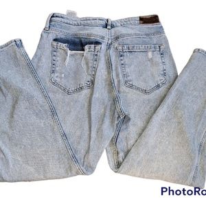22 Hollister Boyfriend Jeans